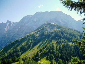 Blick vom Ahornkaser zum Purtschellerhaus